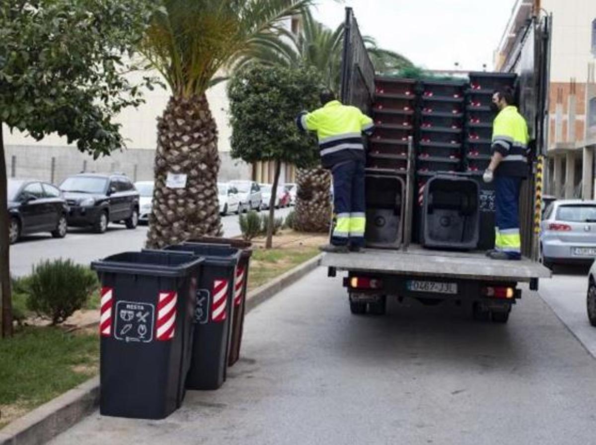 Distribución de contenedores en el servicio de recogida de Carcaixent, en una imagen de archivo.