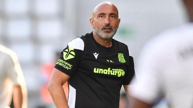 El ‘Pitu’ Abelardo, entrenador del FC Cartagena, en un encuentro este temporada. | PRENSA FC CARTAGENA