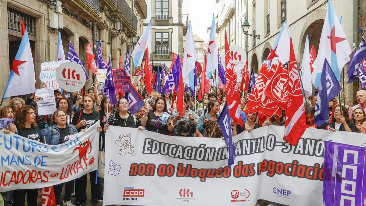 Protesta de las trabajadoras de las escuelas infantiles privadas en Santiago de Compostela.