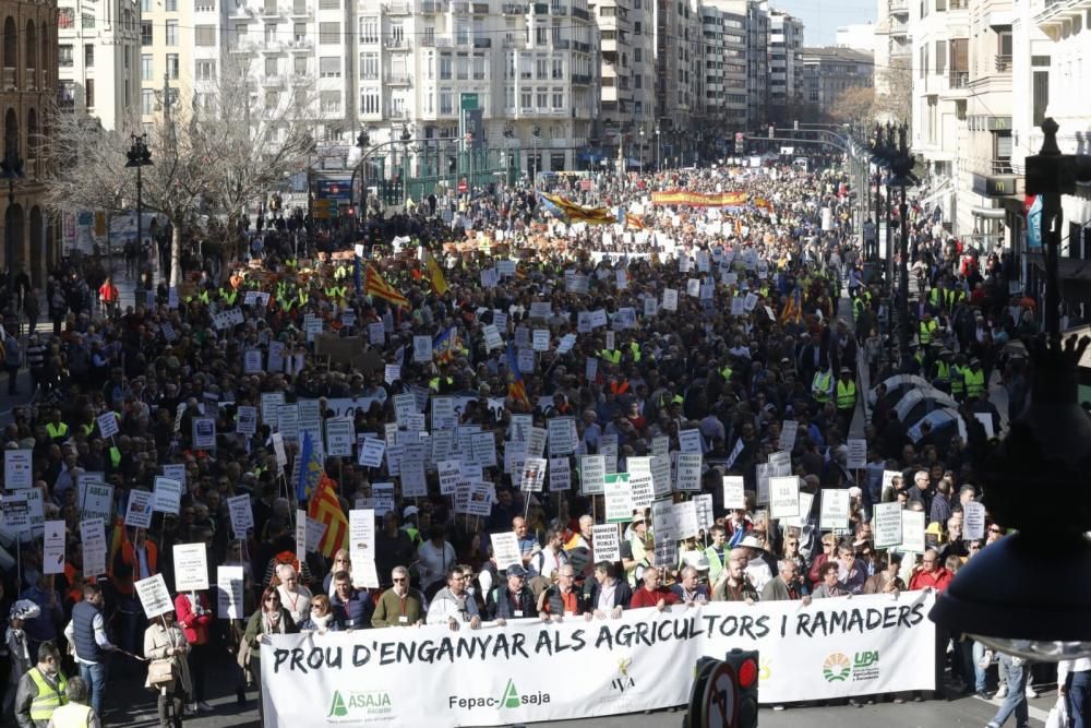 FOTOS: La tractorada de los agricultores toma Valencia