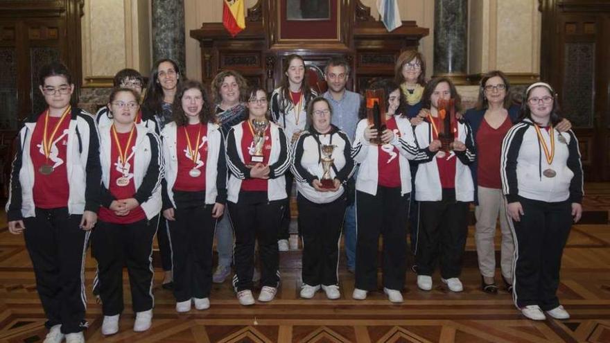 El Ayuntamiento reconoce al equipo del Santiago Apóstol