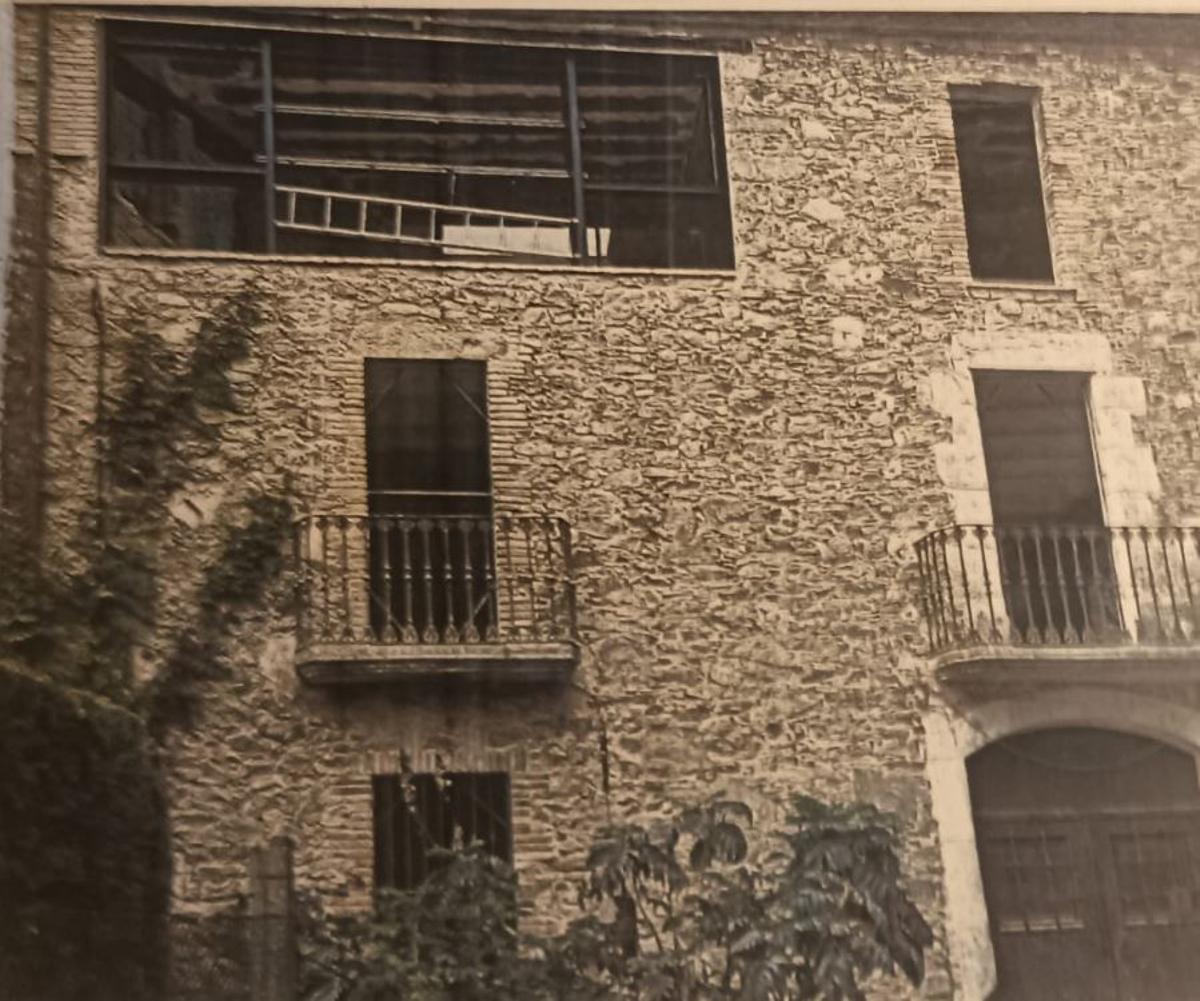 Imatge d’un immoble en obres al centre històric, utilitzada pels denunciants per il·lustrar les modificacions que, segons diuen, s’haurien executat sense la tramitació adequada.