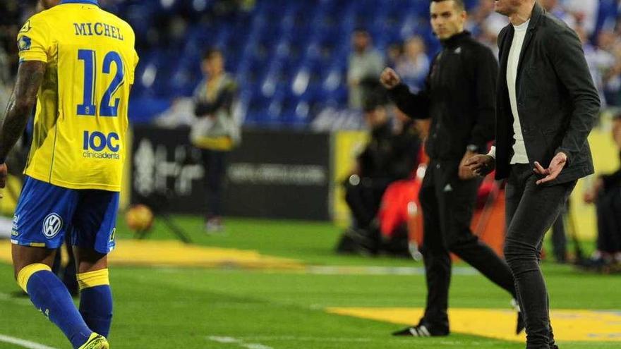 Garitano da instrucciones desde la banda en el partido de ayer ante Las Palmas.