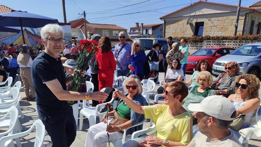 Con claveles en A Peregrina