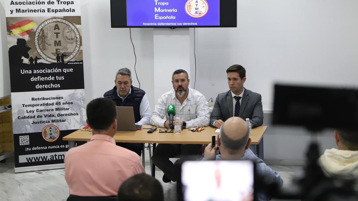 Casiano Sánchez, Marco Antonio Gómez y Carlos Acuña, en el coloquio de la ATME en Córdoba.