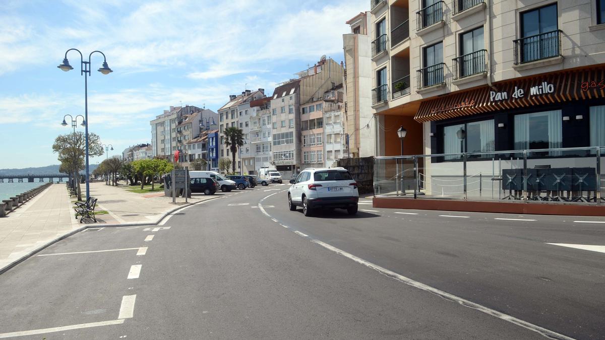 La carretera de doble sentido habilitada en la avenida de Beiramar.