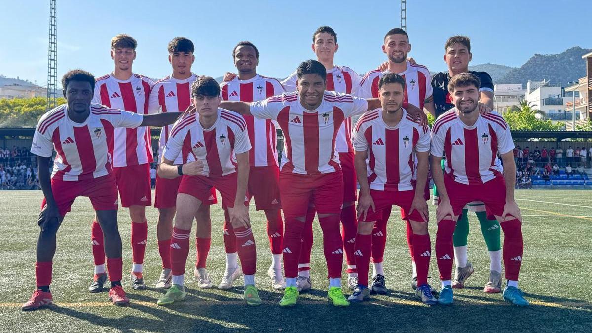 El once titular del Benicásim en un partido durante esta temporada.