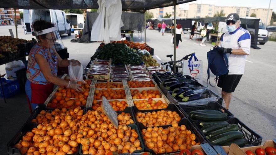 El mercadillo de Huelin retoma su actividad