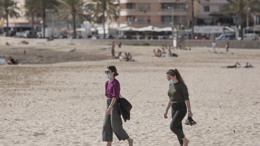 Salud pide más flexibilidad con el uso de la mascarilla obligatoria en la playa