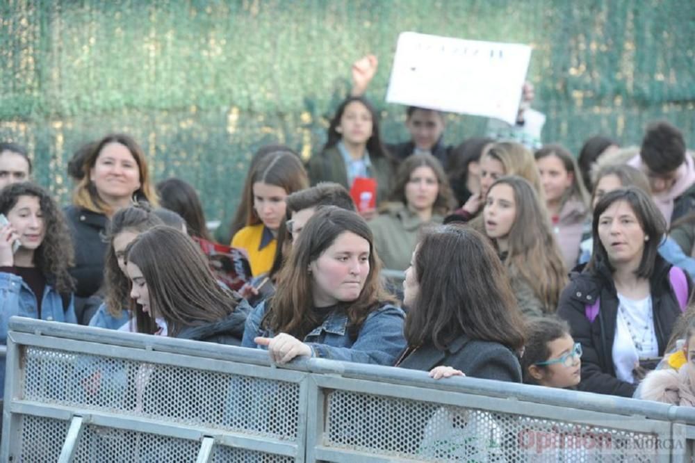 Firma de discos de Aitana en Murcia