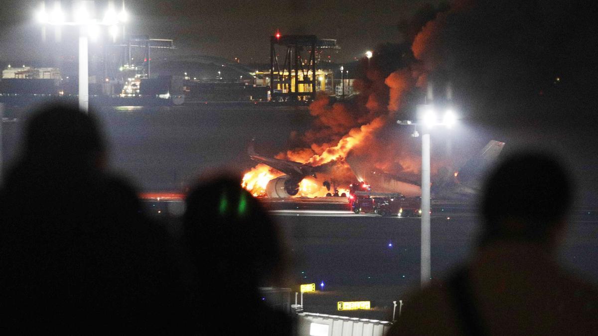 JAL passenger plane bursts into flames at Haneda Airport in Tokyo
