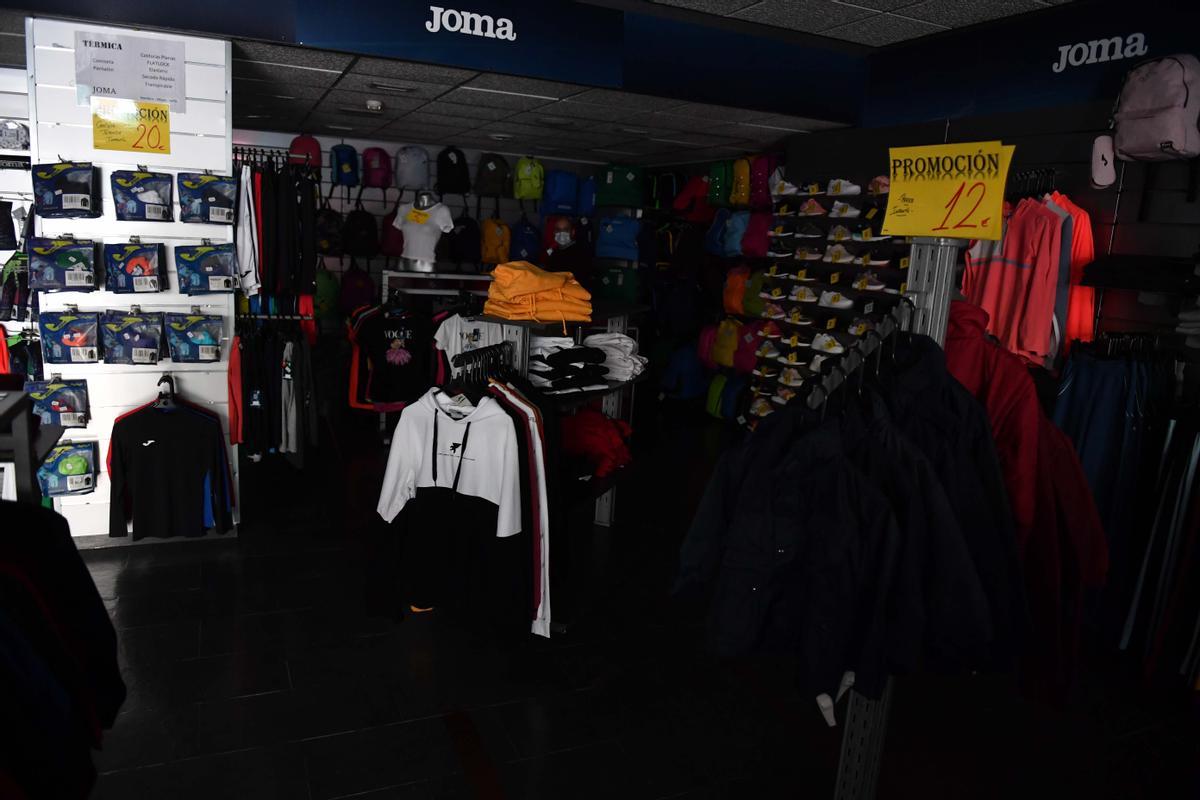 Una avería en un cable subterráneo deja dos horas sin luz a 1.900 clientes de Naturgy en Juan Flórez