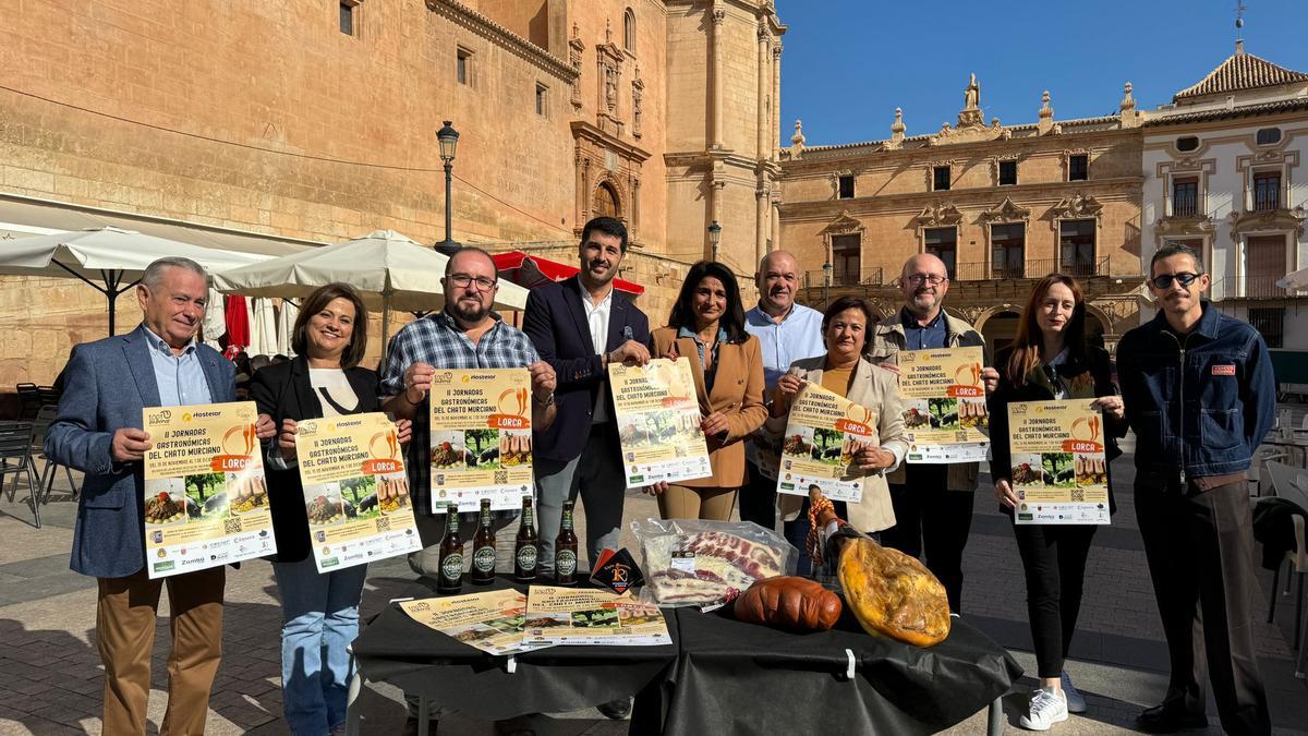 La presentación tenía lugar en la Plaza de España.
