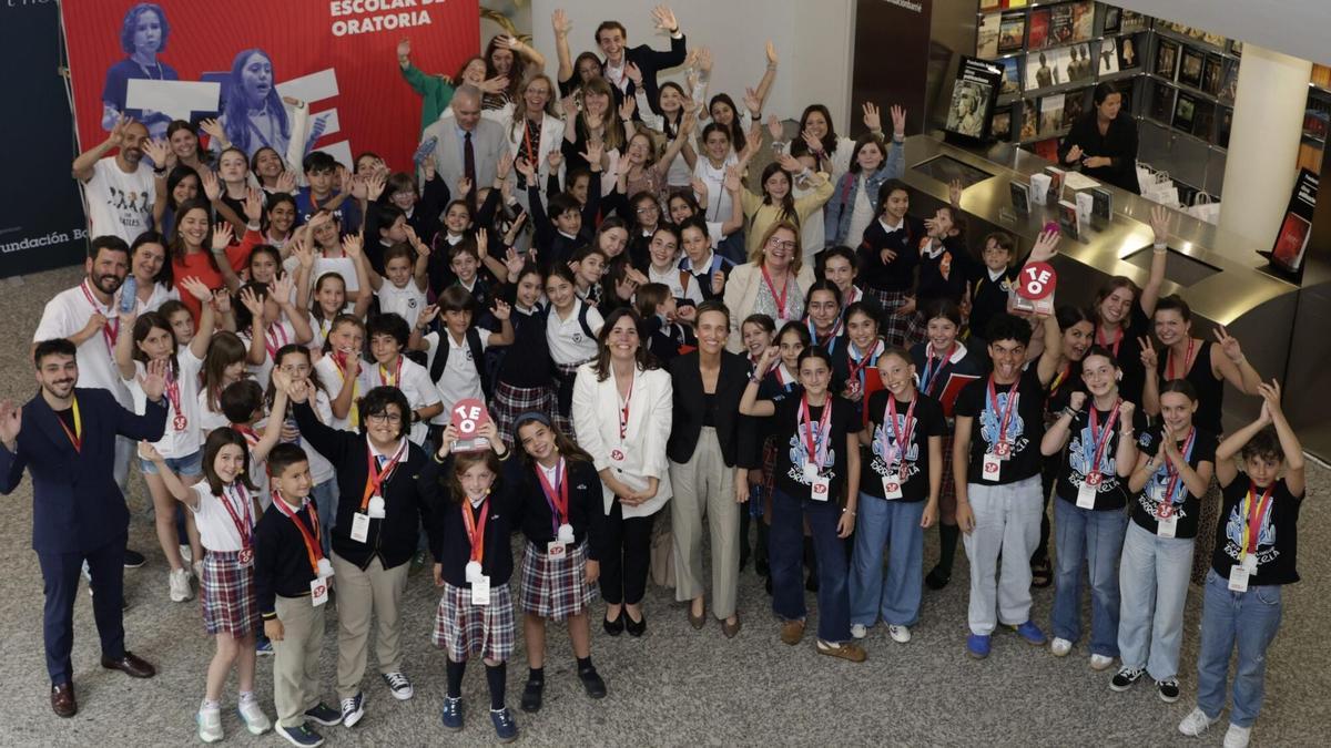 Alumnado participante del V Torneo Escolar de Oratoria de la Fundación Barrié.