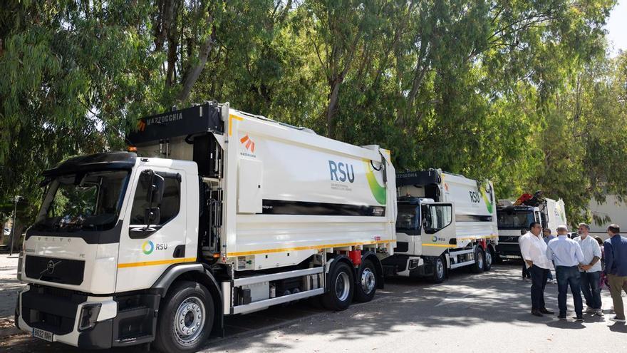 La Diputación de Málaga refuerza el servicio de recogida de basura con tres nuevos camiones para 91 municipios