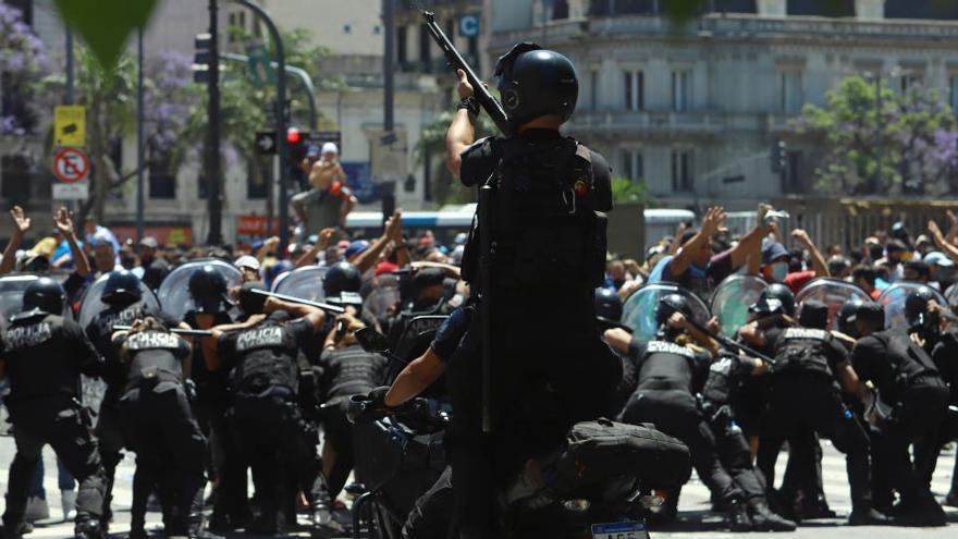 La policia s&#039;ha enfrontat amb els aficionats