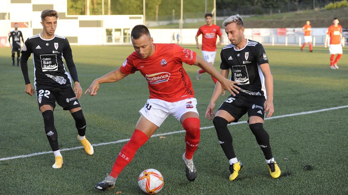 COMPOSTELA VICTORIAS ESTRADENSE | El Compostela desafía una barrera que no supera desde 2022 COMPOSTELA VICTORIAS ESTRADENSE | El Compostela desafía una barrera que no supera desde 2022