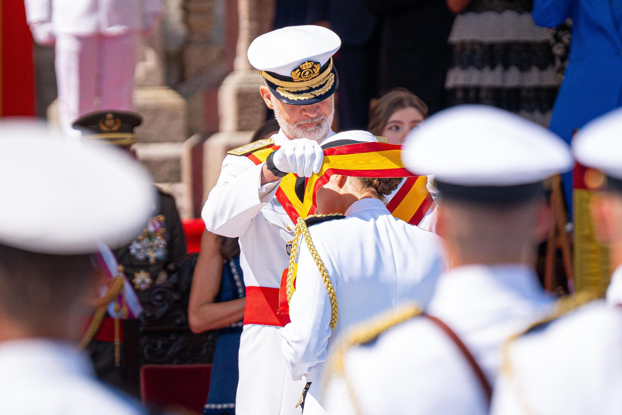 Leonor recibe de manos de Felipe VI la Gran Cruz del Mérito Naval en Marín