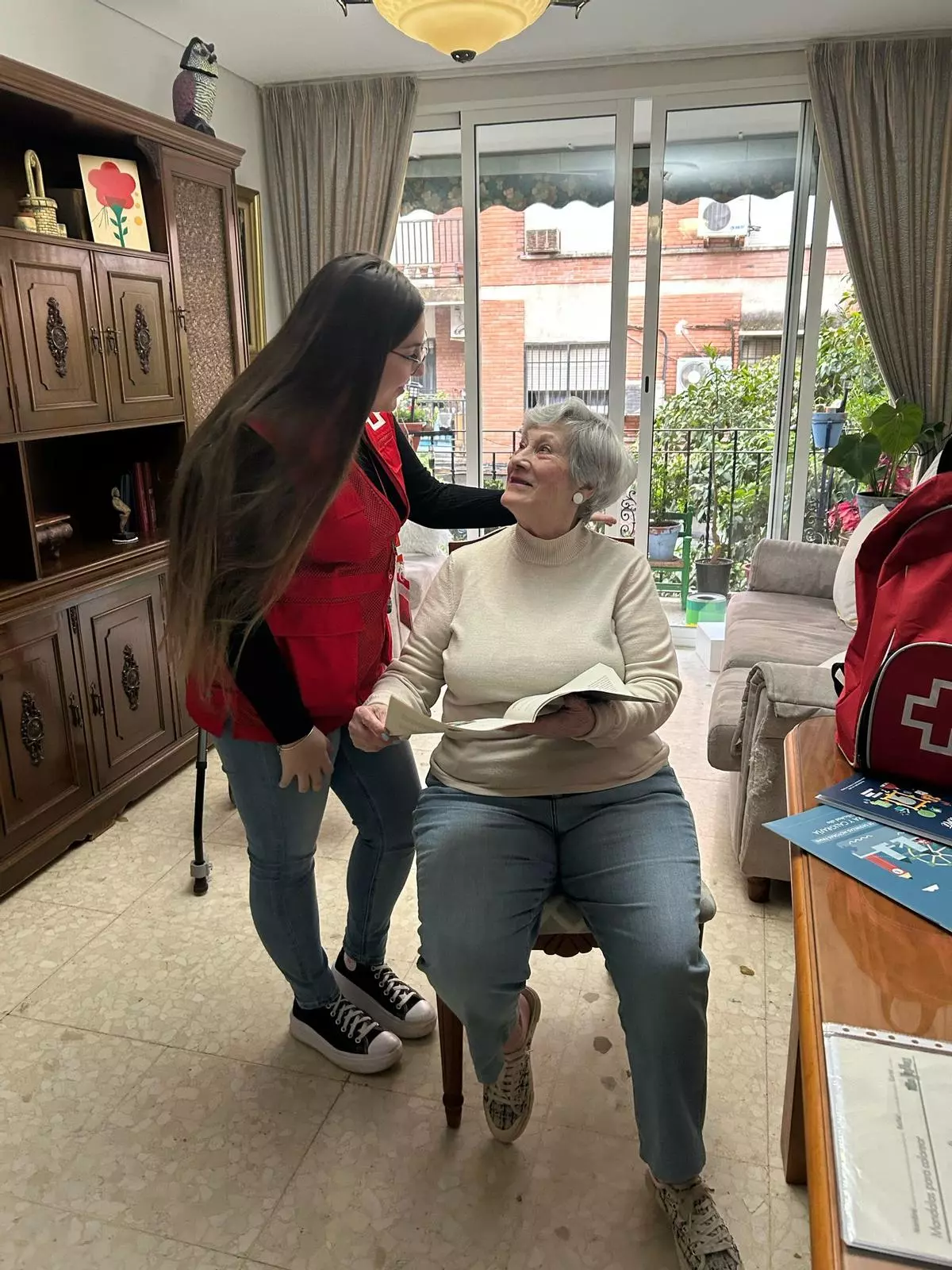 'Vida': un proyecto de Cruz Roja para generar vínculos de apoyo a personas mayores en Córdoba
