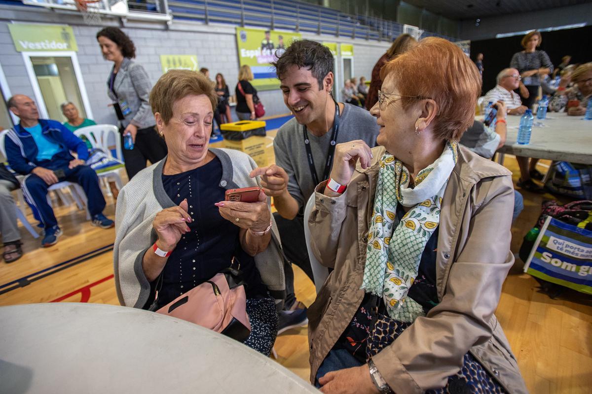 ‘Hackatón sénior’ en L’Hospitalet. Talleres digitales para la gente mayor.