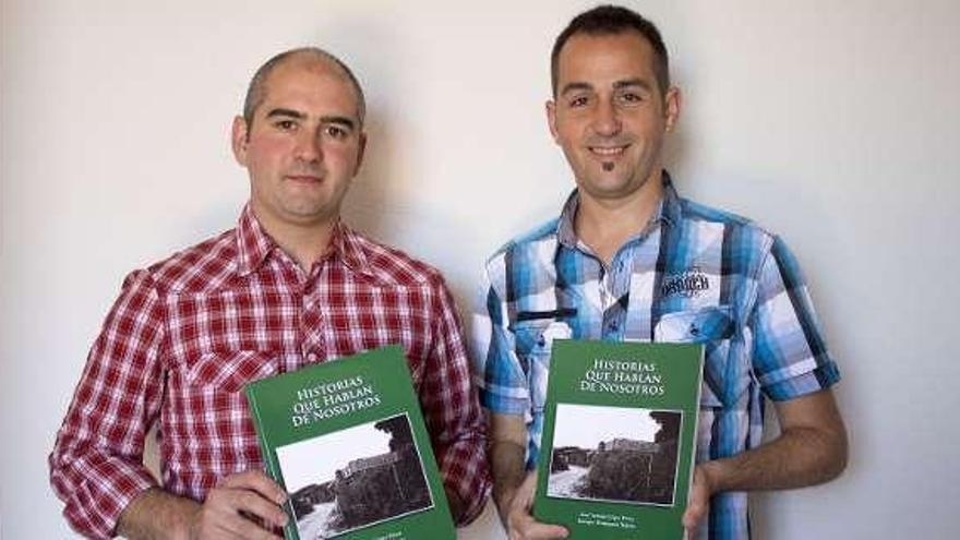 Los autores de &quot;Historias que hablan de nosotros-Sobrado&quot;. // FdV