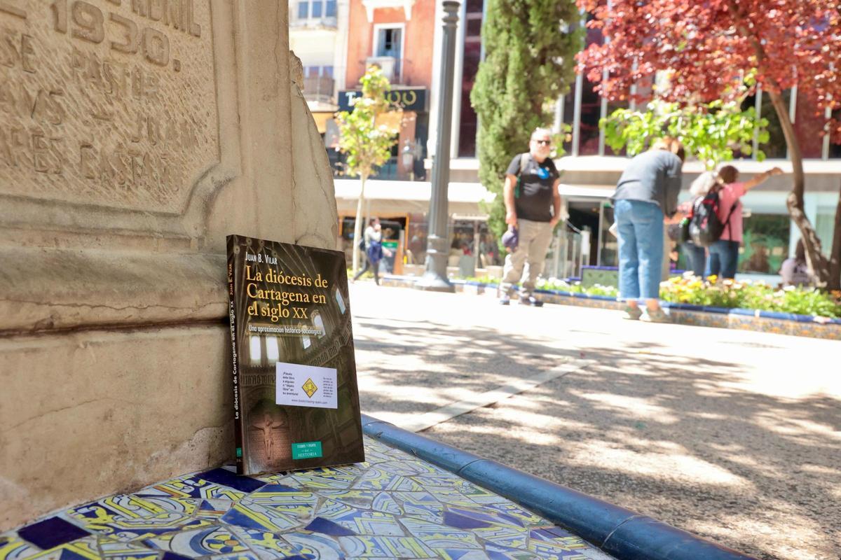 Uno de los libros que se utilizan en el intercambio a pie de calle en Elche