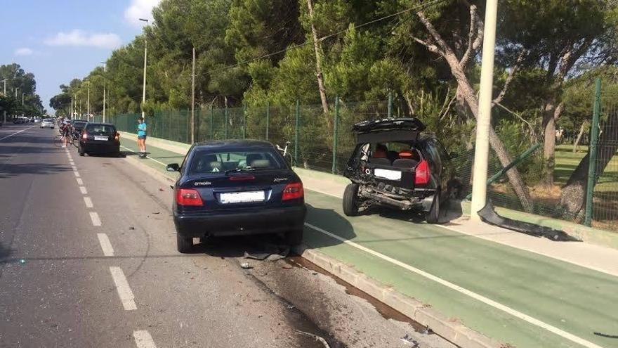 Un vehículo choca contra otro en Ferrandís Salvador