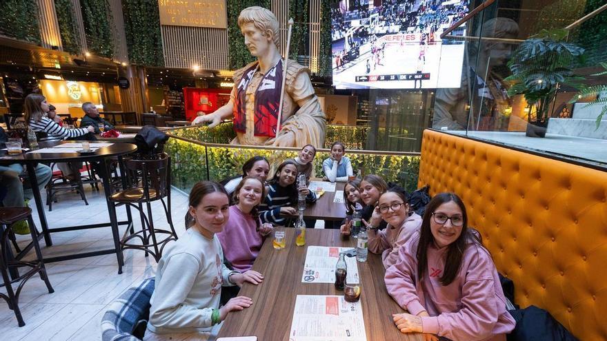 VÍDEO | La afición del Casademont Zaragoza disfruta de la Copa de la Reina