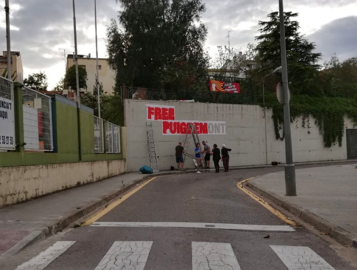 Concentració Free Puigdemont a Figueres