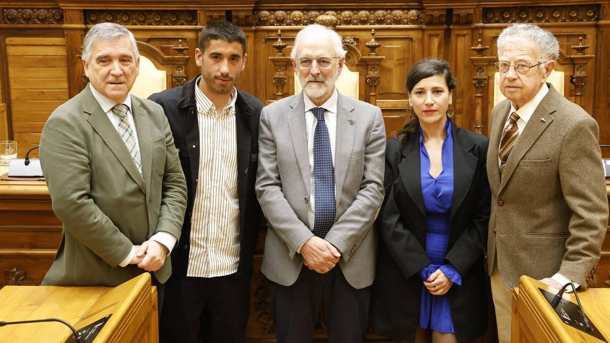 EN IMÁGENES: Gijón honra a sus vecinos ejemplares, ahora sí, tras la interrupción provocada por el apagón
