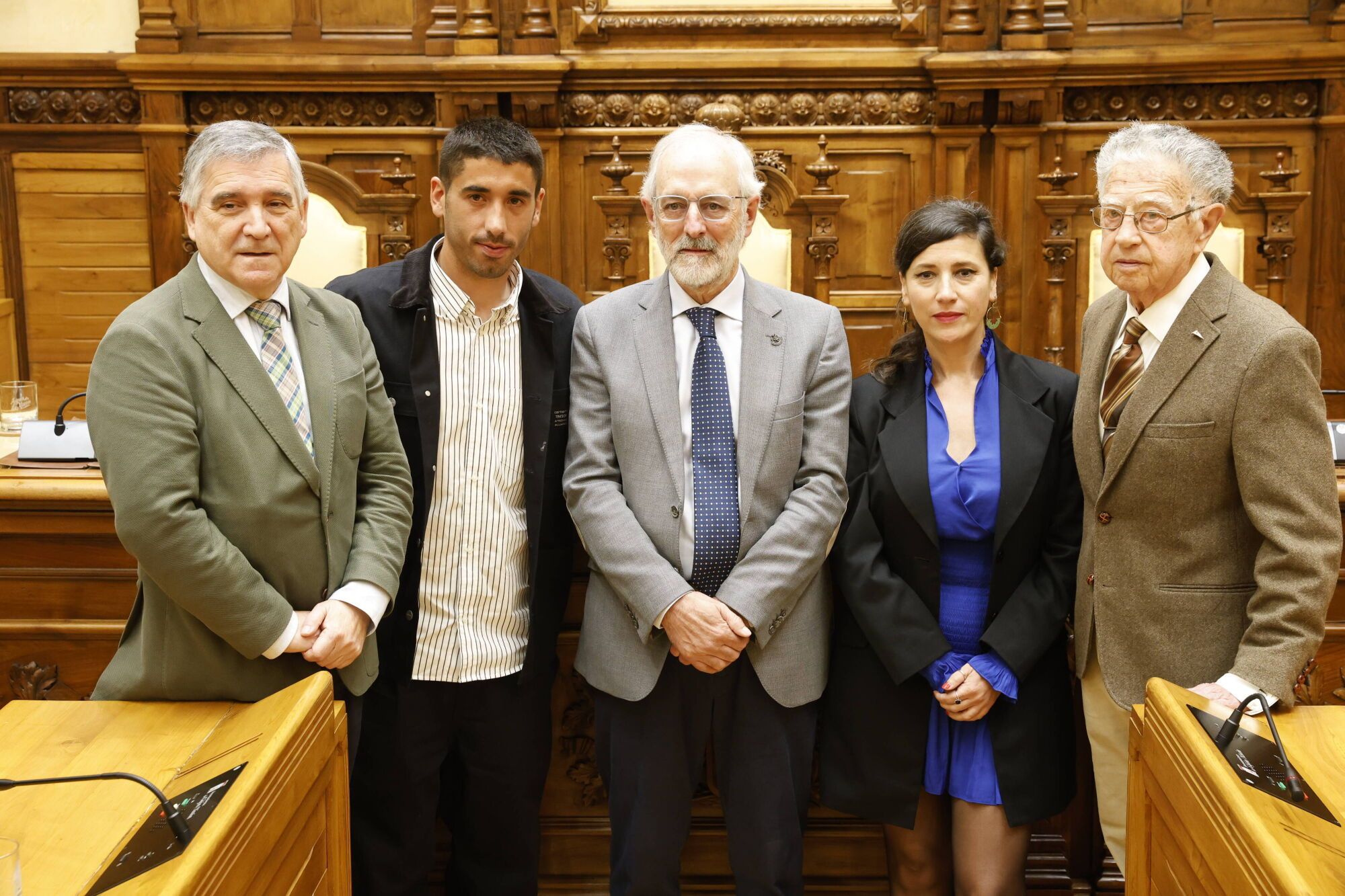 EN IMÁGENES: Gijón honra a sus vecinos ejemplares, ahora sí, tras la interrupción provocada por el apagón