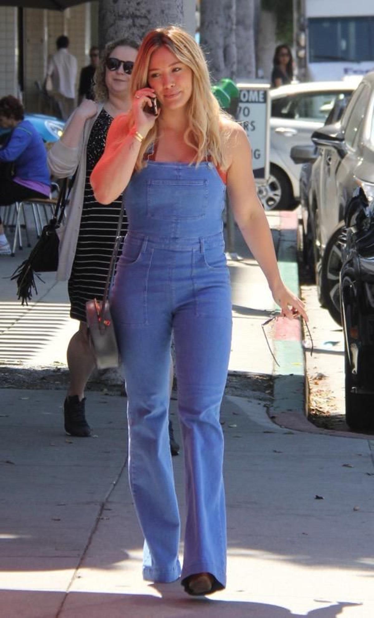 Todas llevan denim, Hilary Duff.