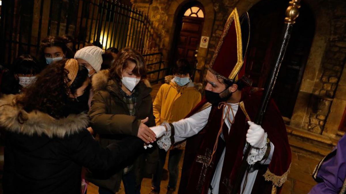 Presentación y recepción de cartas, ayer, en San Nicolás de Bari. | M. V.