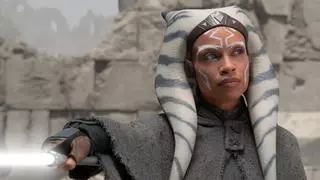 Rosario Dawson brilla en 'Ahsoka', la consagración de una heroína en el universo 'Star Wars'