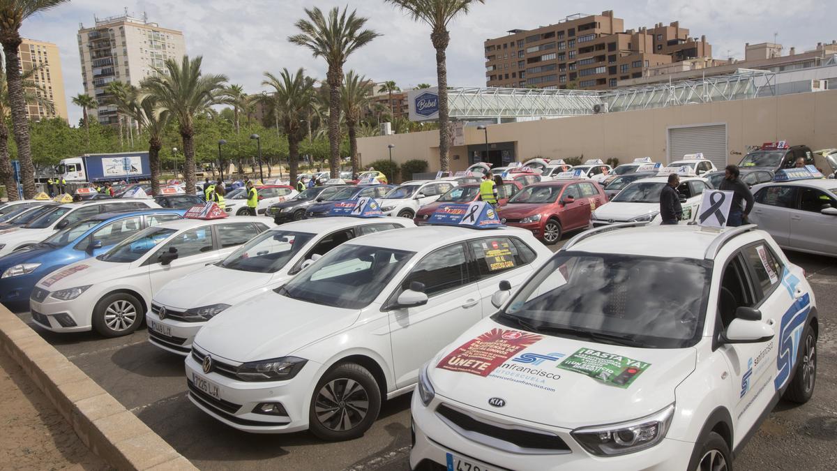 Protesta de las autoescuelas en Alicante