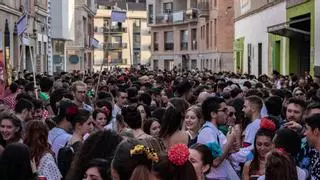 División de opiniones en torno la temática 'punk' del 'correbars' de la Festa Major 2023 de Sabadell