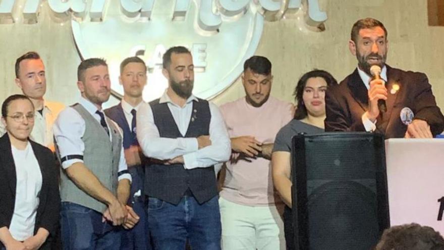 María Batán (primera por la izquierda), en el certamen.