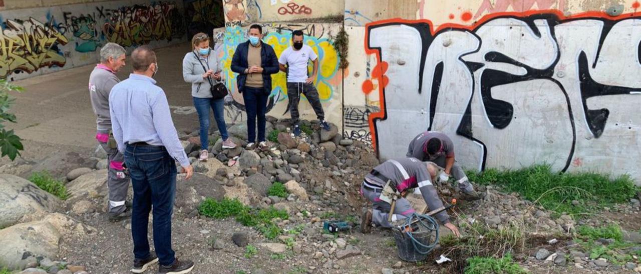 El concejal de Urbanismo, Héctor Suárez, visita los trabajos. |