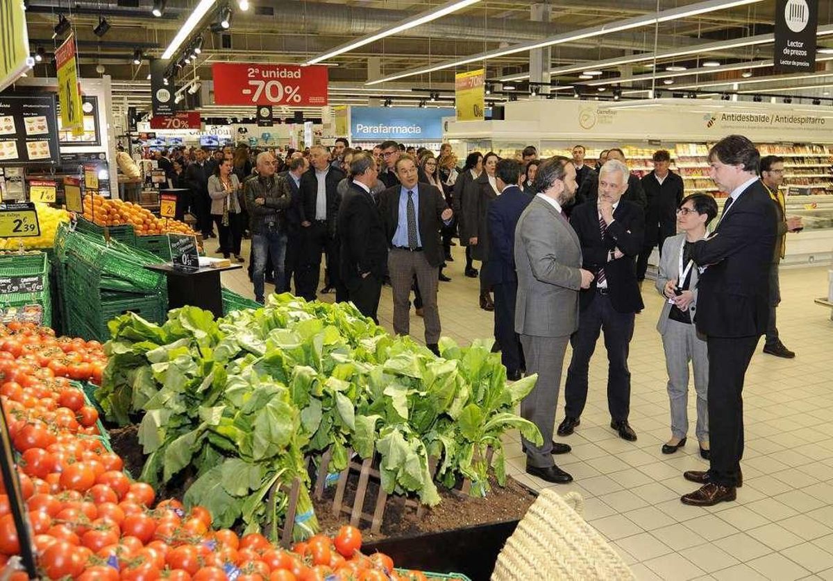 Carrefour abre sus puertas en Lalín para llegar a convertirse en "un buen vecino"
