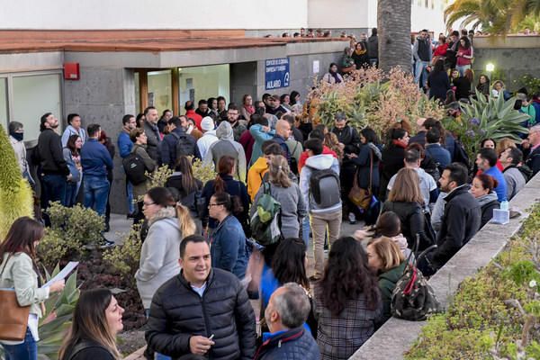 19-01-19 CANARIAS Y ECONOMIA. CAMPUS DE TAFIRA. LAS PALMAS DE GRAN CANARIA. Oposiciones a Correos. 6.000 personas se presentan a las oposiciones a Correos.  Fotos: Juan Castro.  | 19/01/2020 | Fotógrafo: Juan Carlos Castro