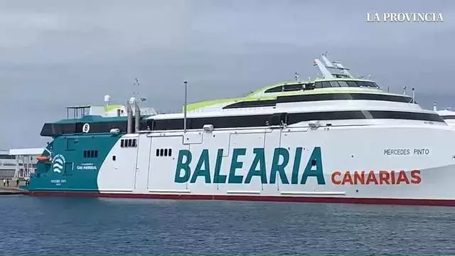 El fast ferry 'Mercedes Pinto' llega al Puerto de Las Palmas para realizar pruebas de mar y atraque