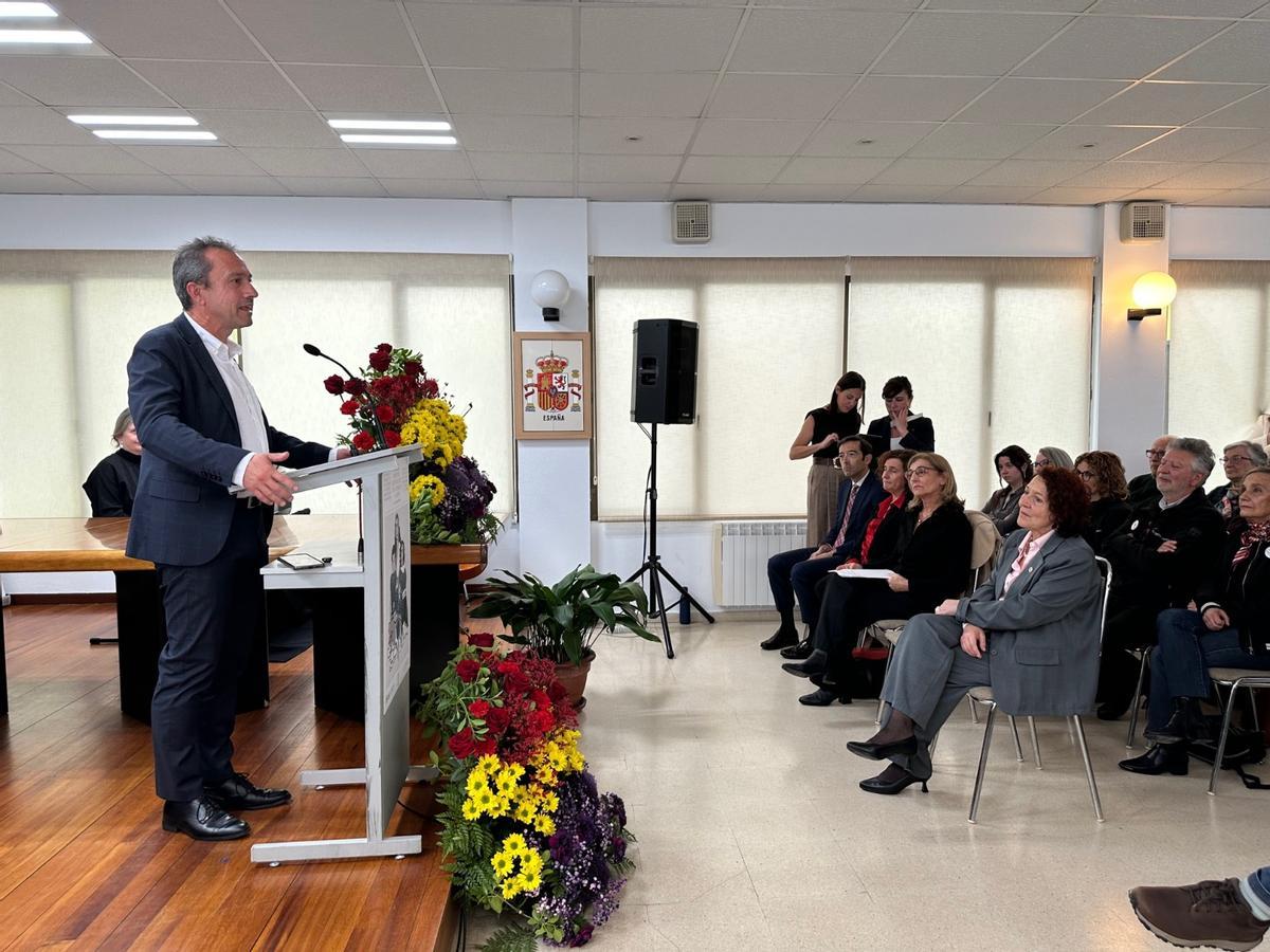 En imágenes: entrega solemne de los restos de las personas enterradas en una fosa común en La Caridad