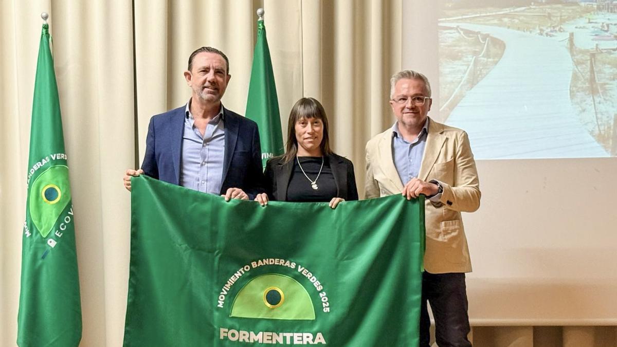 La consellera de Medio Ambiente de Formentera, Verónica Castelló, recogió el galardón recibido en 2025.