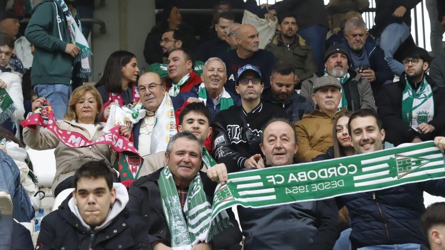 Córdoba CF-Racing de Santander | Las imágenes de la afición blanquiverde en El Arcángel