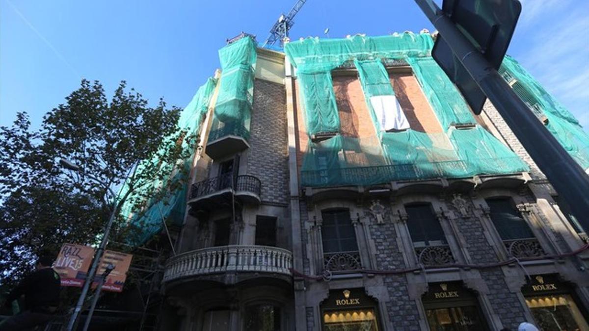 La fachada en obras del nuevo Hotel Monument, en el paseo de Gràcia de Barcelona.