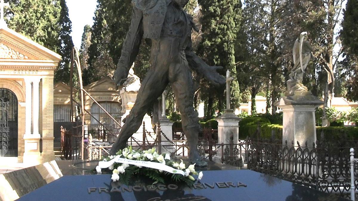 Isabel Pantoja ha enviado un centro de flores en su nombre y en el de Kiko al mausoleo de Paquirri en su 76 cumpleaños
