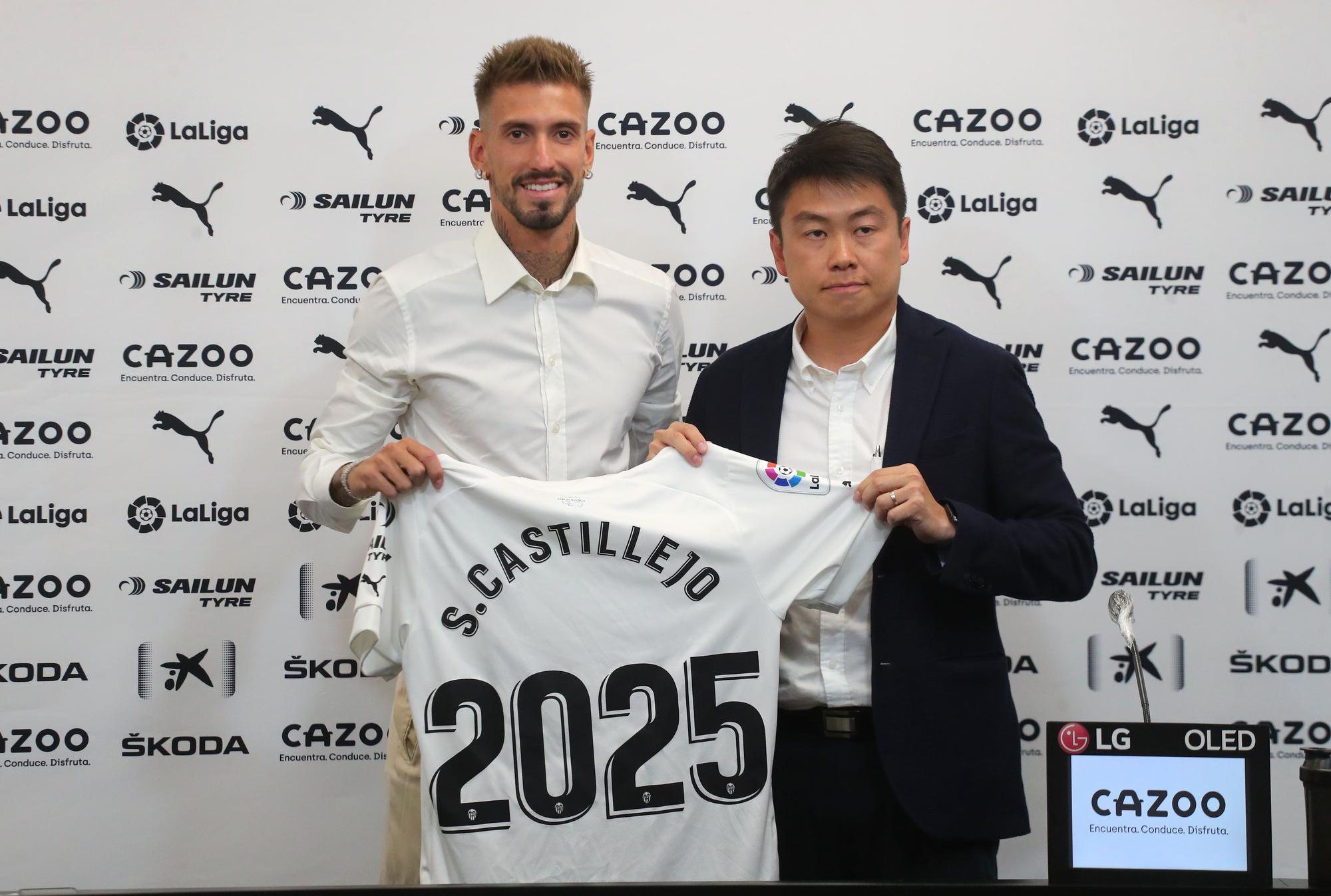 Las mejores imágenes de la presentación de Castillejo con el Valencia CF