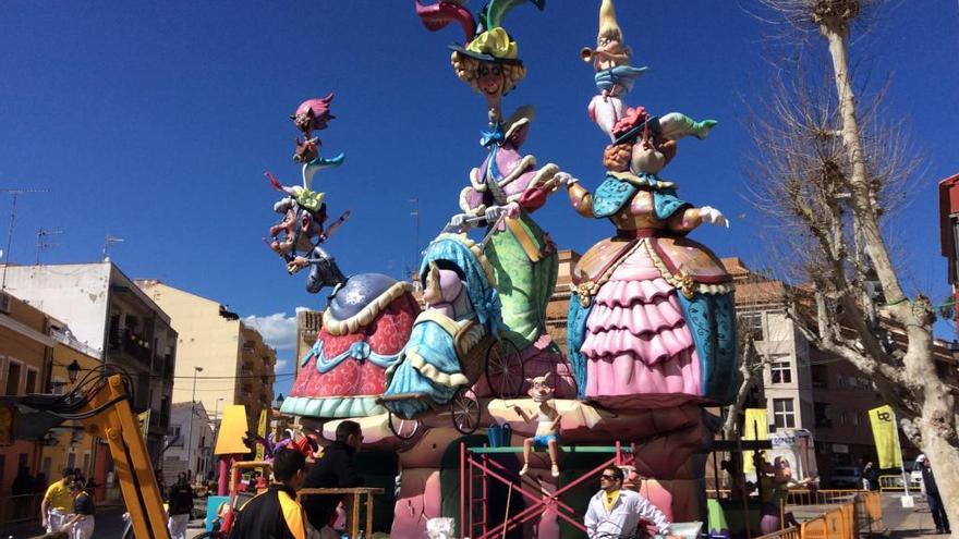 Los monumentos de Baix la Mar y Oeste, los distritos que junto a Centro aspiran al premio de la sección especial de las Fallas de Dénia.