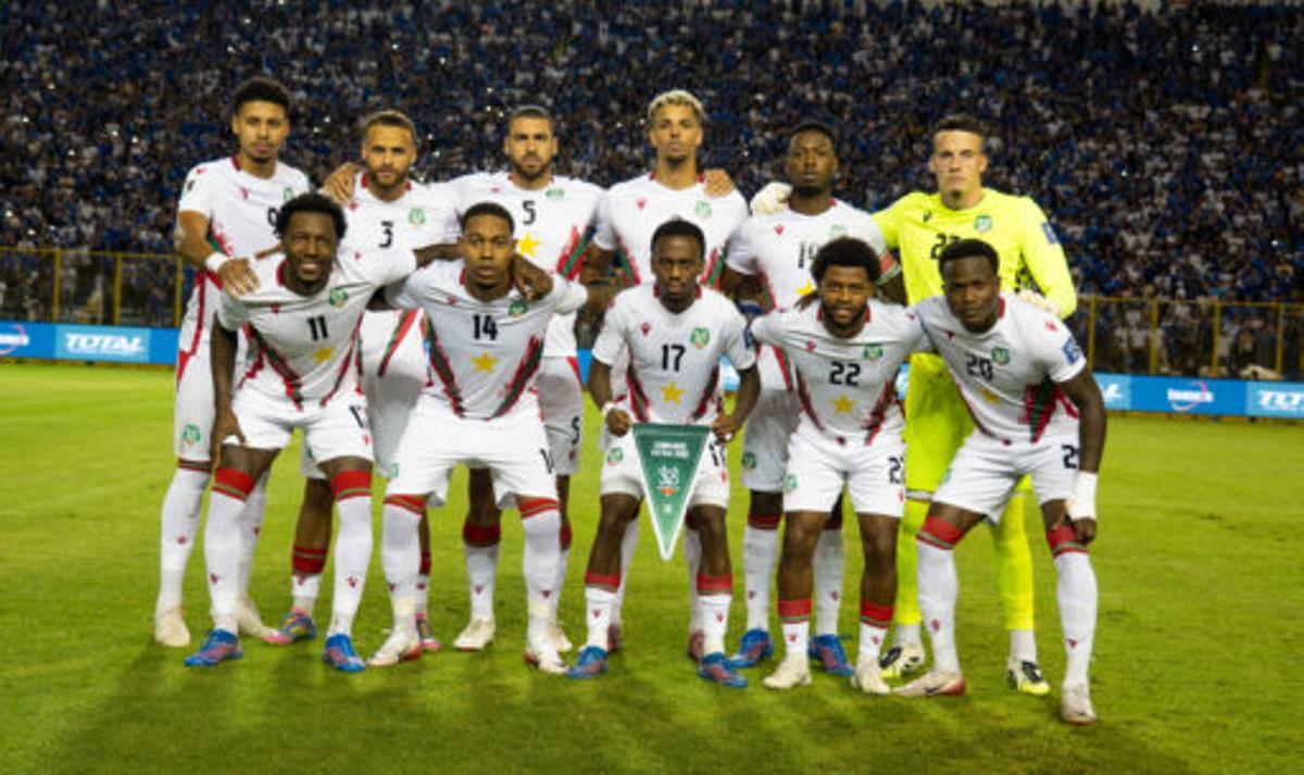 Un once titular de la selección de Surinam