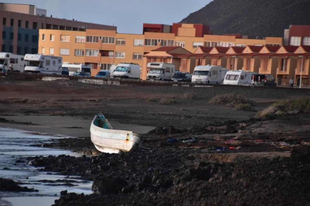 Cuatro fallecidos a bordo de un cayuco que llegó a una playa de Tenerife